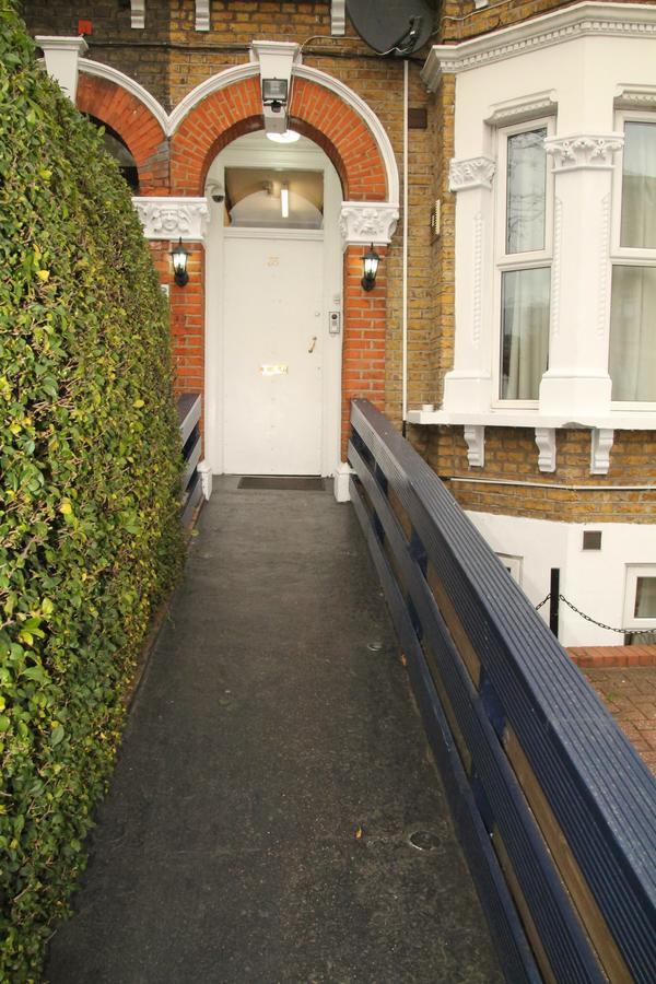 London Olympus Hotel Nirvana Экстерьер фото
