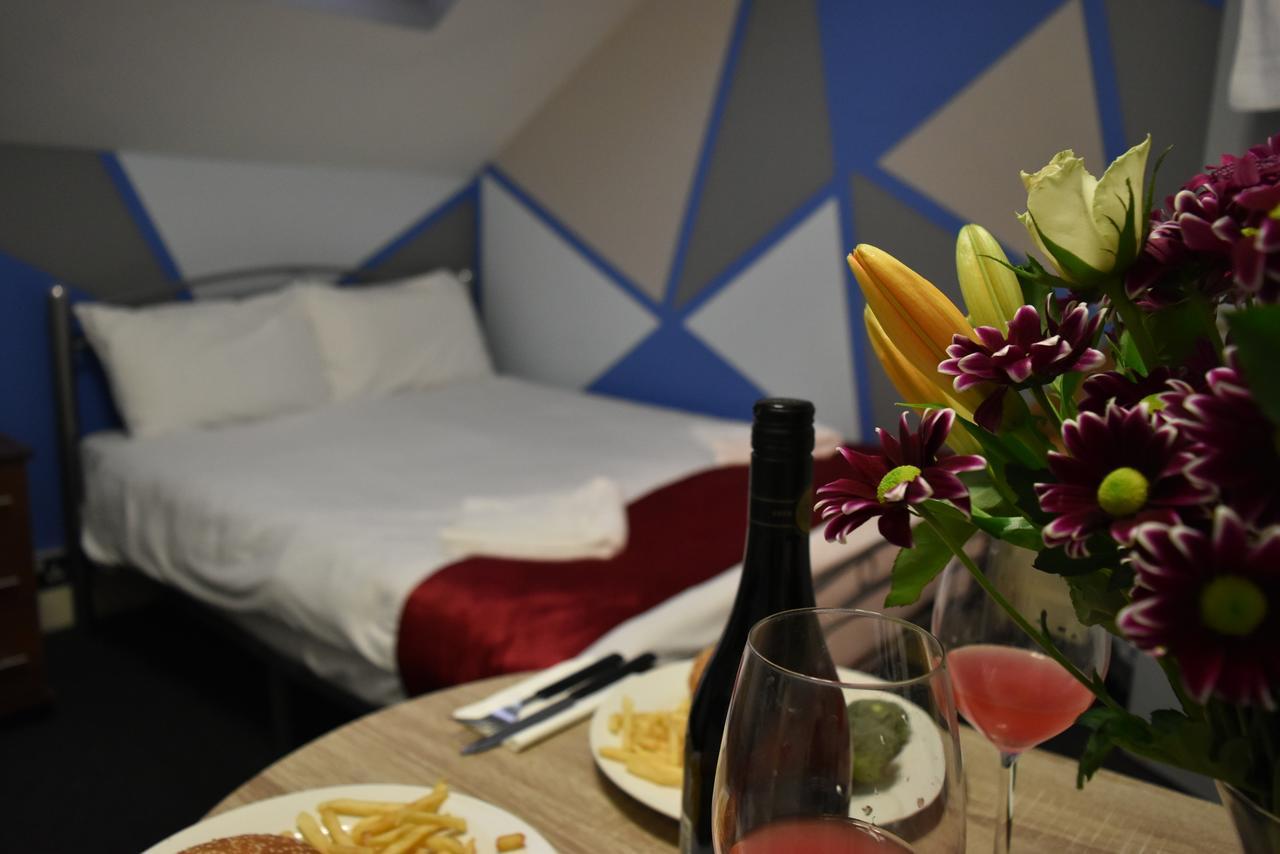 London Olympus Hotel Nirvana Экстерьер фото