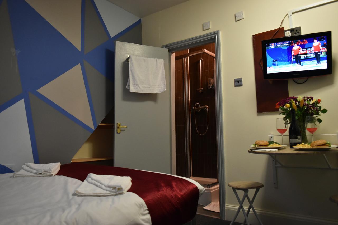 London Olympus Hotel Nirvana Экстерьер фото
